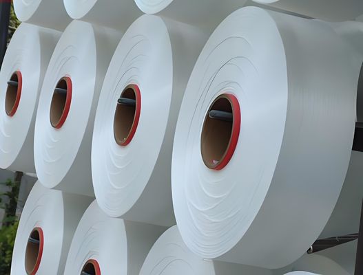 Fabbricazione a partire da filati di poliesteri